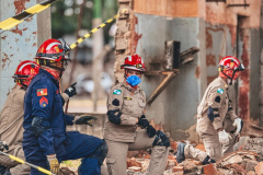 Bombeiros do Paraná concluem curso com padrão da ONU para resgate em desabamentos
