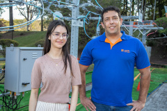 Copel abre inscrições para programa de bolsas a estudantes de Engenharia Elétrica. -  Programa Aluno Energia amplia vagas, reforça diversidade e mantém foco na redução da evasão na universidade - Na foto, Vanessa Golembioski e seu mentor o gerente do departamento de Projetos e Medição de Redes da Copel Distribuição, Rafael Radaskievicz. 