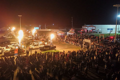 Atrações e balões animam o dia e show de fogos ilumina a noite de Castro, durante Festival da Primavera