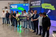 SECID - Governo do Estado assina convênios do Asfalto Novo, Vida Nova com 42 municípios do Sudoeste