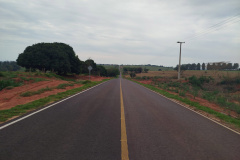Pavimentação de via para praia de água doce em Altônia muda realidade local passado um ano