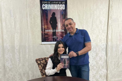 Aos 18 anos, estudante de colégio estadual em Cafezal do Sul publica livro com apoio da escola