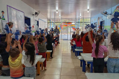 Mais de 4 mil amigurumis confeccionados por pessoas privadas de liberdade são distribuídos a crianças em Foz do Iguaçu
