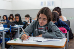 SEED - Estudantes paranaenses participam da Prova Paraná Mais