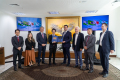 Governador Ratinho Junior recebe honraria de província japonesa