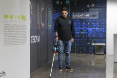  Incubada no Tecpar, empresa desenvolve bengala intelig ente para deficientes visuais