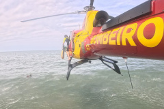 BOMBEIROS - Helicóptero Arcanjo 01 inicia prontidão no litoral após treinamento conjunto de resgate aéreo