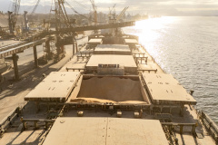 Porto de Paranaguá registra seu maior carregamento de milho em uma única embarcação