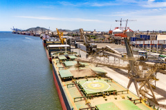 Portos paranaenses lideram movimentação entre os maiores do Brasil em 2025