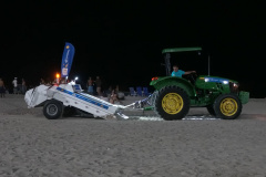 Sanepar - Trabalho da Sanepar durante a madrugada garante praias limpas e seguras após shows no Litoral