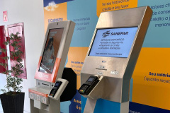 Sanepar amplia pontos de autoatendimento com totem na Associação Comercial do Paraná, em Curitiba