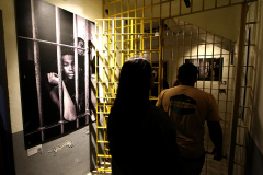 MIS-PR reabre exposição “Desse Lado do Muro” com temporada prorrogada para 2026