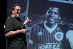 "Na Marca do Penâlti": Walter Casagrande Jr. estreia monólogo autobiográfico