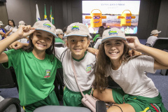 Porto Escola 2026 inicia com visitas de alunos ao cais em Paranaguá