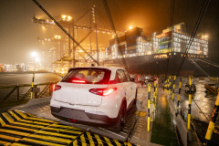 Porto de Paranaguá registra maior desembarque de veículos elétricos do Paraná