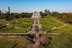 Curitiba e Foz se destacam em pesquisas de plataforma mundial de bu sca por hospedagens