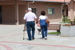 Saúde alerta sobre risco de queda de idosos; foram 13 mil casos em 2025
