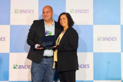 BRDE conquista 1º lugar em premiação do BNDES entre bancos de desenvolvimento e agências de fomento