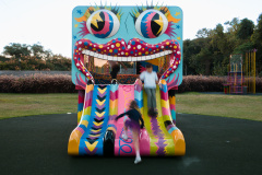 MON inaugura obra do artista avaf e convida o público a uma caça às artes na área externa do Museu