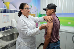 Paraná vacina​ mais de m​eio milhão de pessoas contra influenza e reforça apelo aos grupos prioritários