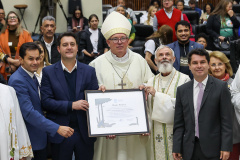 O governador Carlos Massa Ratinho Junior participa nesta terça-feira (26) da sessão solene em Homenagem da Assembleia Legislativa do Estado do Paraná às lideranças religiosas da Igreja Católica e à Conferência Nacional dos Bispos do Brasil – Regional Sul 2