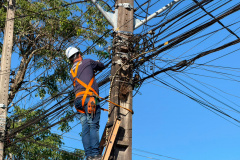 Copel realiza mutirão de regularização de cabos de telecom em Cambé e em Arapongas