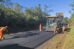 Serviços de conservação na PR-218 entre Paranavaí e Amaporã