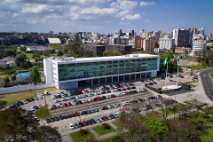 ABRE E FECHA