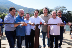 O governador Carlos Massa Ratinho Junior e o prefeito de Guaratuba, Roberto Justus, inauguraram a ponte sobre o Rio Cubatão, em Guaratuba. 