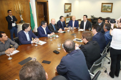 O governador Carlos Massa Ratinho Junior conheceu nesta segunda-feira (09) o projeto de construção do Aeroporto Regional do Sudoeste. Prefeitos, empresários e representantes da região apresentaram, em reunião no Palácio Iguaçu, detalhes do terminal que seria erguido em Renascença.Foto:Jaelson Lucas / AEN