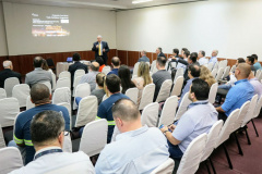 Empresários que importam e exportam produtos via Porto de Paranaguá participaram nessa sexta-feira (13) de uma discussão sobre a implantação de um sistema de troca de dados da comunidade portuária. Paranaguá foi escolhido entre quatro portos brasileiros para receber o projeto, que faz parte de um programa do governo britânico para facilitar o comércio internacional com o Brasil. Foto: Claudio Neves/AEN