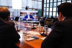O governador Carlos Massa Ratinho Junior se reuniu nesta quarta-feira (15), por videoconferência, com o ministro da Economia, Paulo Guedes, para agilizar a liberação do empréstimo de R$ 1,6 bilhão para investimento em infraestrutura no Estado.