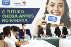 O governador Carlos Massa Ratinho Junior lançou nesta terça-feira (8) o site que dá largada ao cadastramento das empresas interessadas em participar do programa Cartão Futuro Emergencial, criado pelo Governo do Estado para estimular e manter as contratações de jovens aprendizes. Foto: Jonathan Campos/AEN