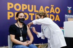 A vacinação contra a Covid-19 começou em todos os 399 municípios do Estado. 