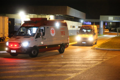 O Paraná recebeu mais 18 pacientes com Covid-19 vindos de Amazonas, na Região Norte do País, e agora conta com 31 amazonenses em sua rede de atendimento hospitalar. O voo da Força Aérea Brasileira (FAB) pousou às 1h30 desta terça-feira (2) no Aeroporto Internacional Afonso Pena, em São José dos Pinhais, na Região Metropolitana de Curitiba (RMC). Logo em seguida eles foram transferidos para tratamento no Hospital do Rocio, em Campo Largo.  - Foto: Geraldo Bubniak/Arquivo AEN