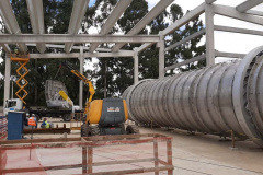 A Companhia de Saneamento do Paraná (Sanepar) está implantando um novo sistema de secagem do lodo gerado na estação de tratamento de esgoto (ETE) Atuba Sul, em Curitiba, que utiliza biogás e biomassa como fonte de energia.  Além de ser mais econômico, o novo processo traz benefícios ambientais. - Foto: Divulgação Sanepar