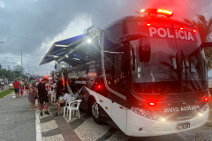 A Delegacia Móvel da Polícia Civil do Paraná (PCPR) atenderá a população, de sexta-feira (26) a domingo (28), na praia de Caiobá, em Matinhos, na Avenida Atlântica, em frente ao número 1900.  _  Foto: Divulgação PCPR