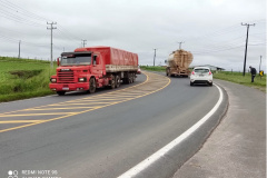 O Departamento de Estradas de Rodagem do Paraná (DER/PR) está realizando serviços de conservação na PR-340, em Castro, na região dos Campos Gerais. Os trabalhos estão em andamento no trecho de 5,72 quilômetros entre a PR-151 e o acesso para a cooperativa Castrolanda, e beneficiam os mais de 71 mil habitantes locais, além de toda a cadeia produtiva da região. -  Foto: Divulgação DER-PR