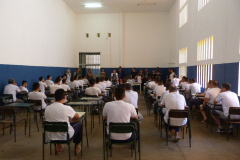 Um grupo de 251 detentos fará o Vestibular 2021 da UEL neste domingo (30), a partir das 14 horas, em cinco unidades prisionais de Londrina