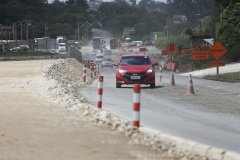 O Departamento de Estradas de Rodagem do Paraná (DER/PR) publicou nesta quarta-feira (22)o edital para contratar a elaboração de projeto e execução da obra de duplicação de um novotrecho da Rodovia dos Minérios (PR-092), desta vez no perímetro urbano de AlmiranteTamandaré, na Região Metropolitana de Curitiba (RMC). -  Curitiba, 23/09/2021  -  Foto: Jonathan Campos/AEN