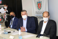 O secretário de Justiça, Família e Trabalho, Ney Leprevost, e representantes de 43 municípios do Estado assinaram nesta terça-feira (28), no Palácio das Araucárias, o termo de adesão ao cofinanciamento Estadual do Incentivo ao Atendimento Emergencial para Crianças e Adolescentes ameaçados de morte e suas famílias. -  Curitiba, 29/09/2021  -  Foto: SEJUF