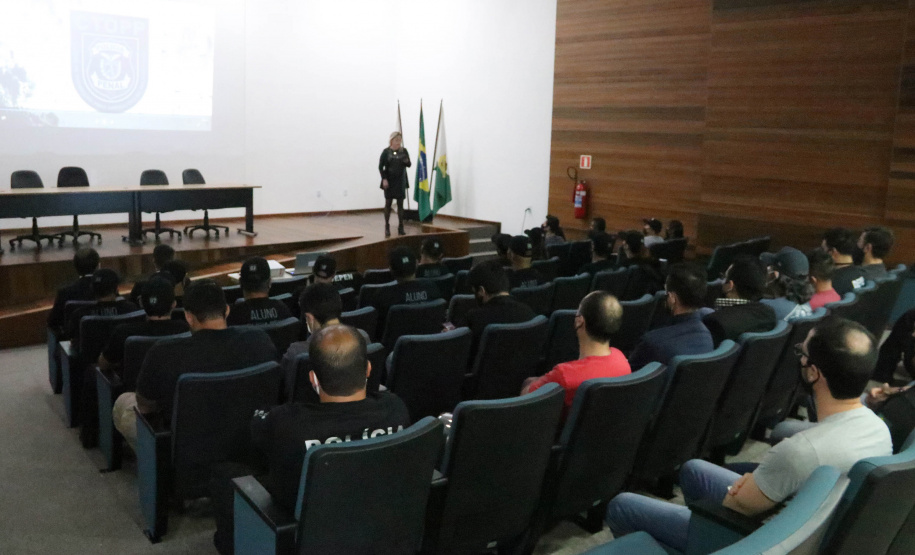 O Departamento de Polícia Penal (Deppen), por meio da Escola de Formação e Aperfeiçoamento Penitenciário (ESPEN), encerrou nesta segunda-feira (22/11) a primeira turma do Curso de Transição em Operações da Polícia Penal (CTOPP), em Curitiba. O curso objetiva promover o nivelamento dos futuros policiais penais do Estado para a ocupação fim. Na primeira turma foram 12 profissionais formados. - Curitibq, 22/11/2021 - Foto: SESP-PR