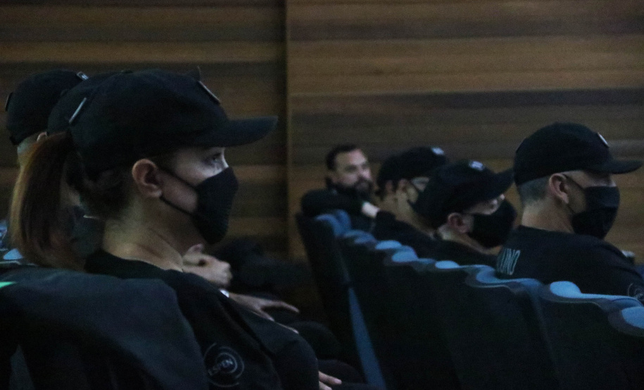 O Departamento de Polícia Penal (Deppen), por meio da Escola de Formação e Aperfeiçoamento Penitenciário (ESPEN), encerrou nesta segunda-feira (22/11) a primeira turma do Curso de Transição em Operações da Polícia Penal (CTOPP), em Curitiba. O curso objetiva promover o nivelamento dos futuros policiais penais do Estado para a ocupação fim. Na primeira turma foram 12 profissionais formados. - Curitibq, 22/11/2021 - Foto: SESP-PR