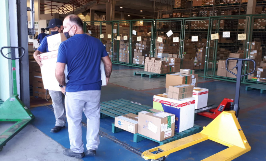 Estado entrega novas doses de vacina contra a Covid-19 às 22 Regionais de Saúde