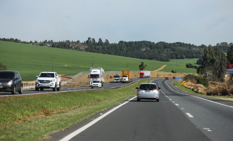 Atendimentos emergenciais nas rodovias do Paraná serão concentrados nos números 191, 193 e 198 - Foto: Geraldo Bubniak/ANPr