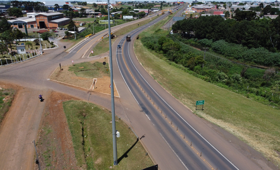 O governo paranaense irá investir R$ 105 milhões nas obras de duplicação de um trecho da rodovia BR-277, no perímetro urbano de Guarapuava, região Centro-Sul do Estado. As obras serão realizadas em ambos os lados da pista, do Km 345,2 ao Km 349,1, em uma extensão de 3,6 quilômetros. 17/11/2020 - Foto: Geraldo Bubniak/AEN