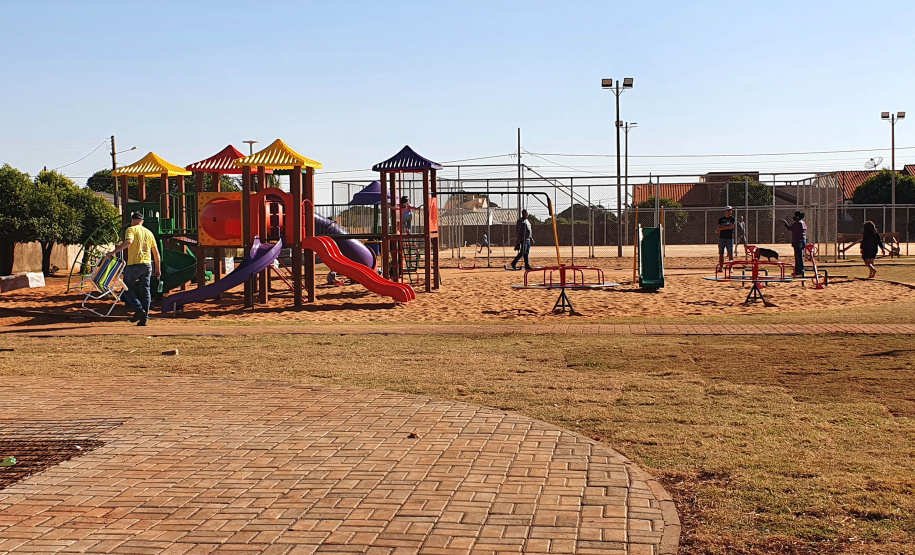 Moradores de Terra Rica e Diamante do Norte são convidadas as plantarem mudas nos Parques Urbanos - Curitiba, 12/11/2021 - Foto: SEDEST