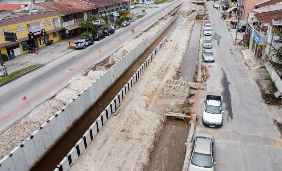 obra de duplicação da Avenida Juscelino Kubitschek (PR-412).   -   13/10/2021 - Foto: Geraldo Bubniak/AEN