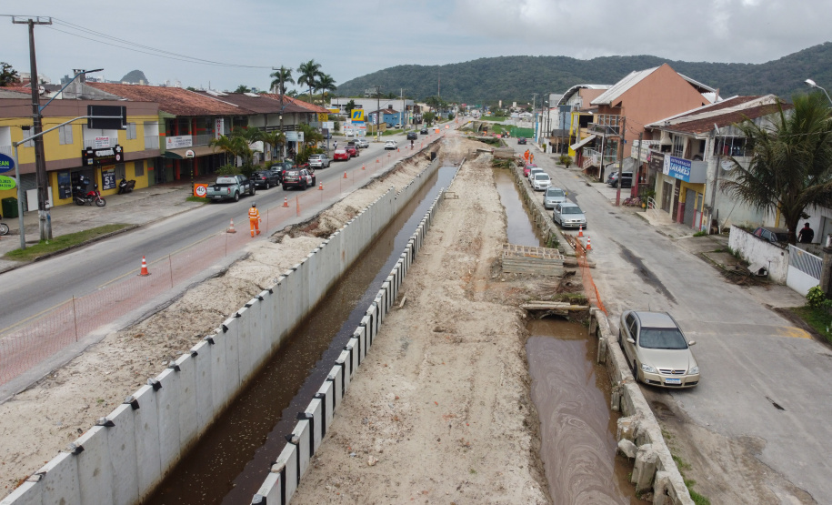 obra de duplicação da Avenida Juscelino Kubitschek (PR-412).   -   13/10/2021 - Foto: Geraldo Bubniak/AEN
