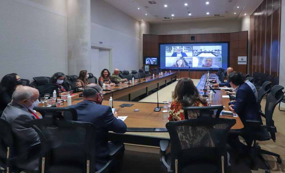 Estado do Paraná discute parceria com Instituto Carlos Chagas - Fiocruz para Dexenvolvimento Sustentavel. Foto: Geraldo Bubniak/AEN